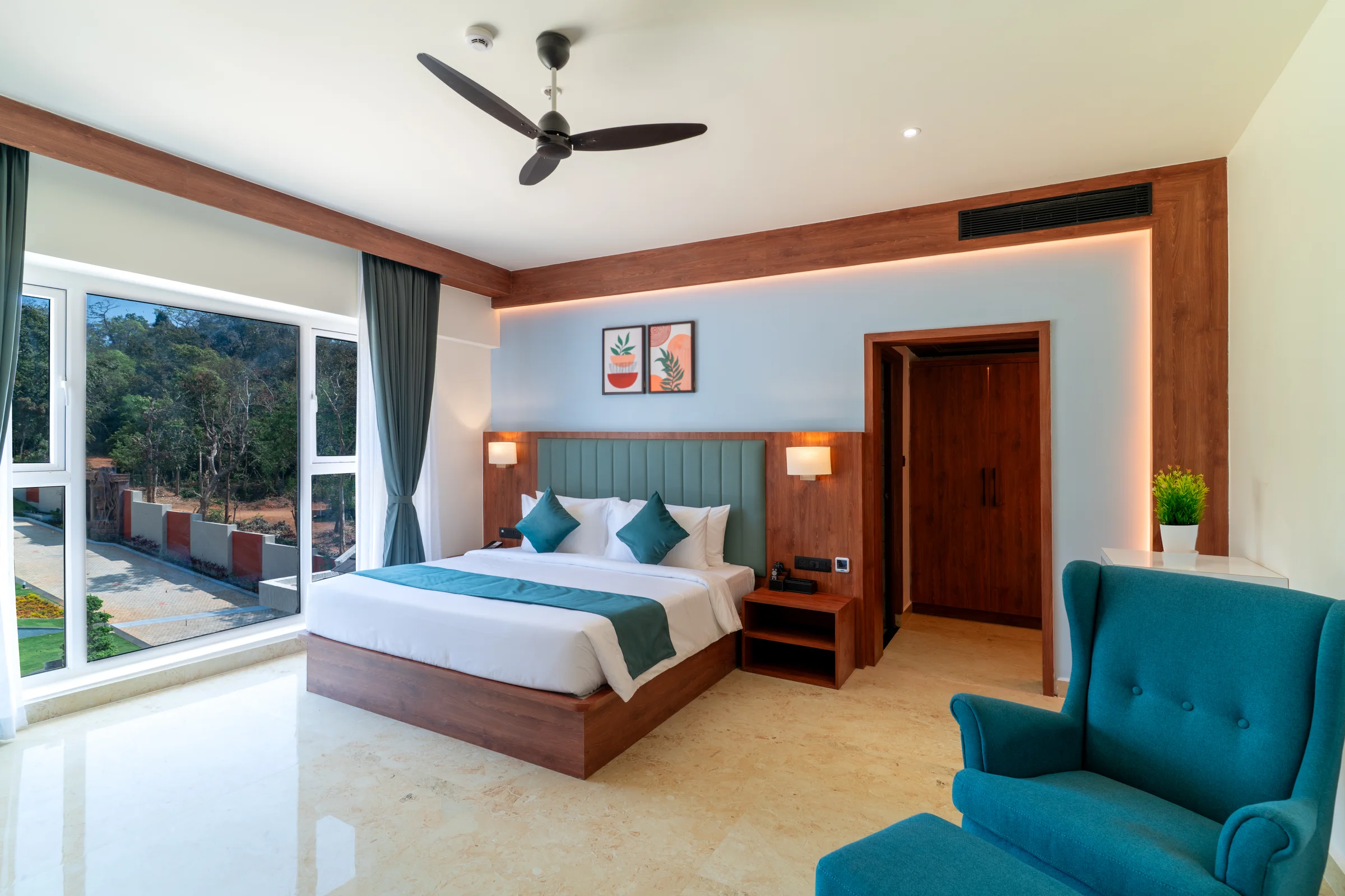 King room at Omkar Jungle Resort